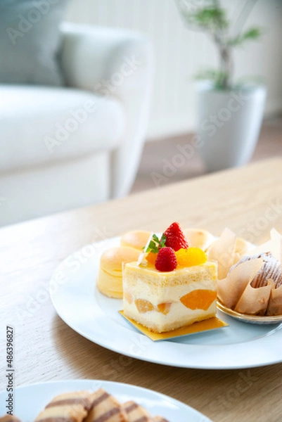 Fototapeta テーブルの上のケーキ
