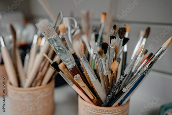 Obraz Paint brushes in a clay vase