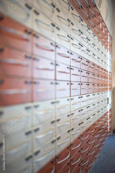 Fototapeta klassischer Apothekerschrank in einer Apotheke