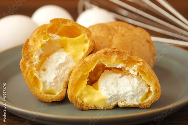 Obraz 美味しいシュークリーム断面アップ