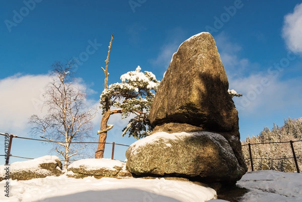 Obraz Husyckie Rocks (Góry Skole) w zimowym otoczeniu
