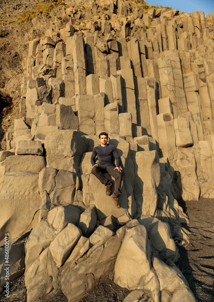 Obraz man sit on the rock