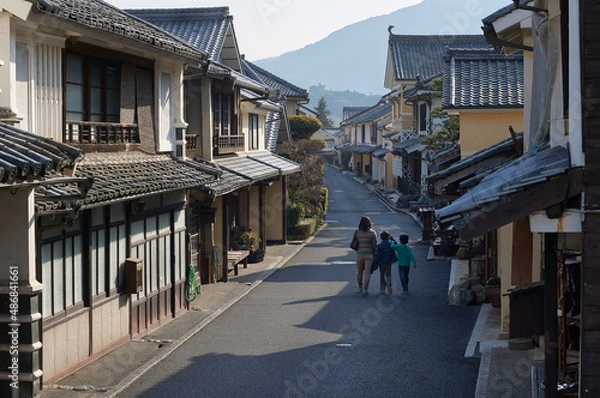 Obraz 愛媛県内子町にある伝統的建造物群保存地区「八日市護国」の町並み。日本の伝統的な町並みが保存されている