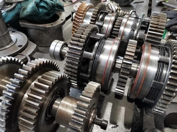 Obraz Mechanisms with electric couplings for metalworking machines.