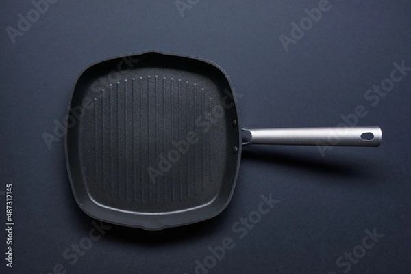 Obraz empty grill on black kitchen table