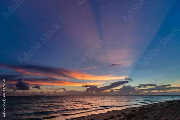 Fototapeta Beautiful sunrise on the ocean shore in the morning