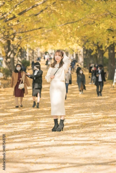 Fototapeta 紅葉と女性