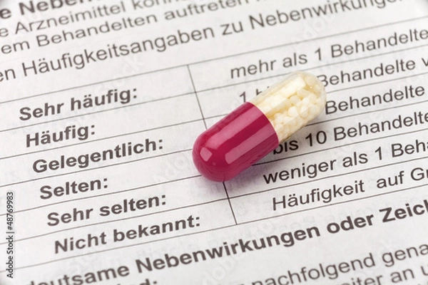 Obraz Kapsel auf Packungsbeilage - Nebenwirkungen
