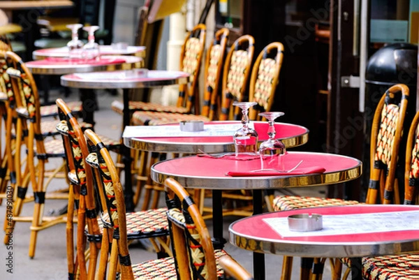 Obraz glass on a table - french restaurant