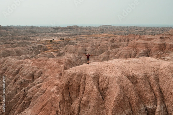 Obraz man looking at mountains 