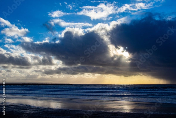 Obraz Sunset cloud formations with light rays
