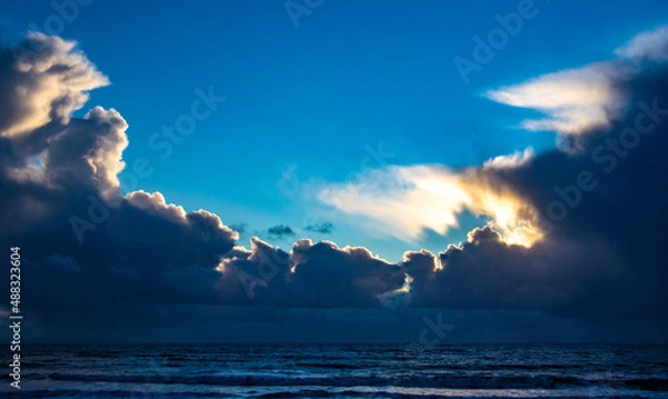 Obraz Sunset cloud formations with light rays