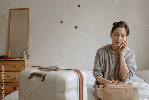 Obraz woman with the baggage at home