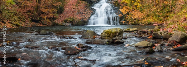 Obraz Wodospad w Sopotni Wielkiej – wodospad na potoku Sopotnia w miejscowości Sopotnia Wielka w gminie Jeleśnia, powiecie żywieckim, województwie śląskim. Pod względem geograficznym jest to obszar Beskidu 