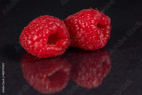 Obraz Raspberries on a black mirror background