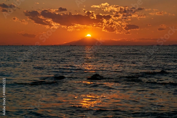 Obraz 海に浮かぶダイヤモンド富士　検見川浜