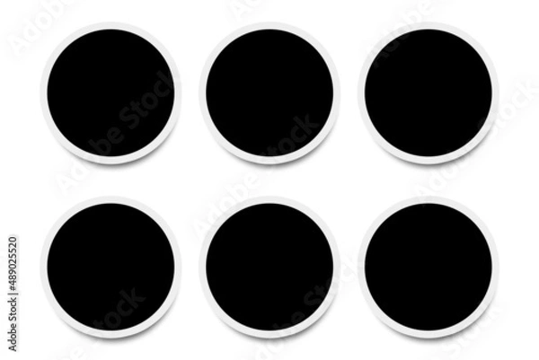 Fototapeta 6 Circle photo frames in black and white colors, clean circular borders and horizontal layout. Used as a collage template to place pictures or photographs, simulating old and classic photos look.