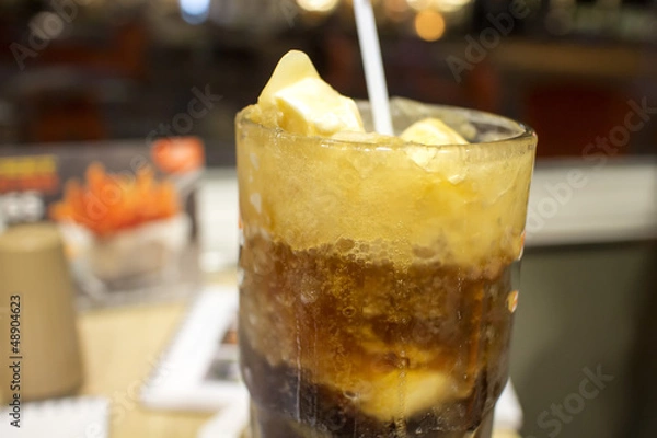 Fototapeta root beer float by night
