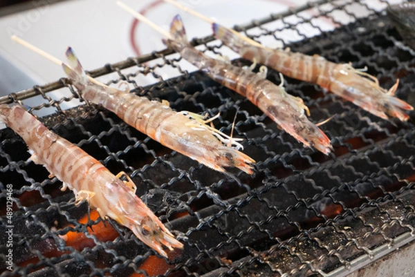 Fototapeta 新鮮な海老の炭火焼