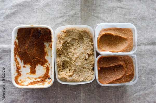 Obraz 複数の味噌の種類　米味噌、麦味噌