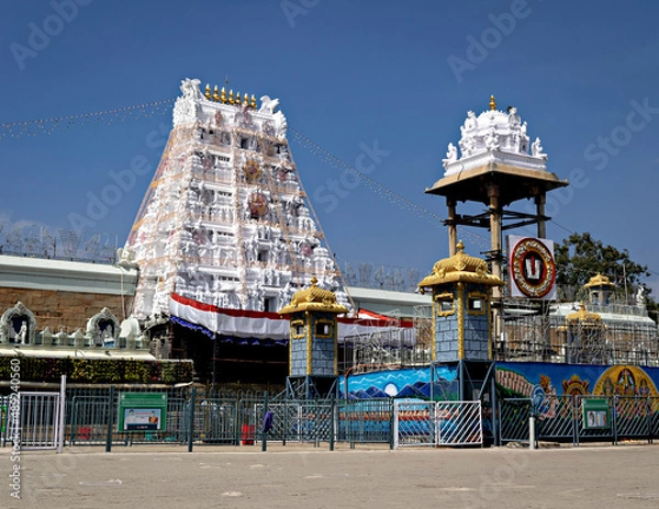 Obraz Crowd less image of Tirumala Tirupati temple with clear blue sky background.