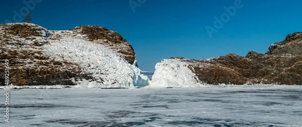 Fototapeta Island covered by ice in the middle on Baykal lake, Siberia