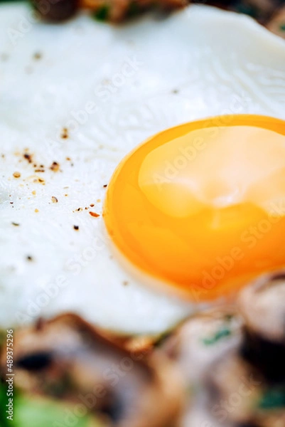 Obraz sunny side up eggs and mushrooms