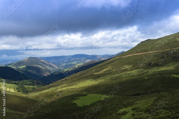 Fototapeta Spectacular valley between mountains