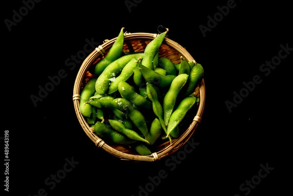 Fototapeta 黒背景　枝豆