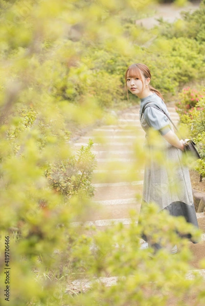 Fototapeta 庭園と女性モデル