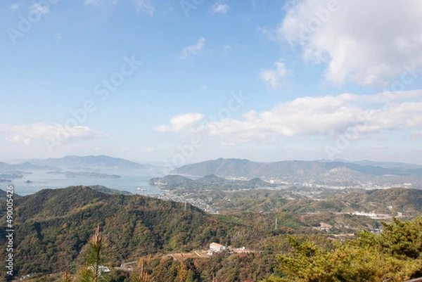Obraz 秋晴れの高台から遠くの山や瀬戸内海を望む