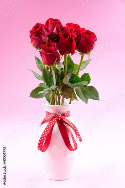 Obraz Red roses in white vase with ribbon