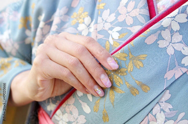 Obraz 着物の女性とネイルアート