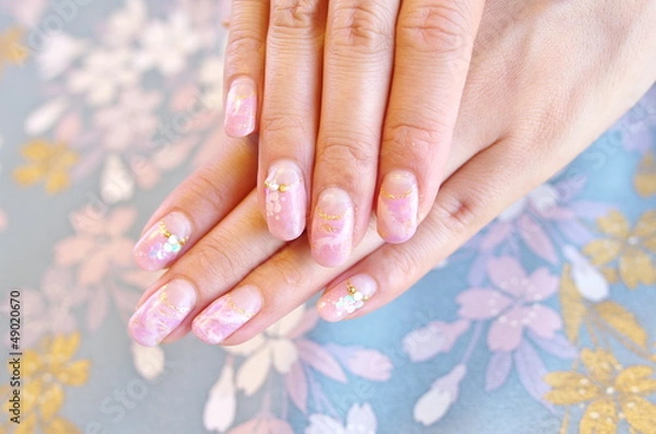 Obraz ネイルアートの手と着物