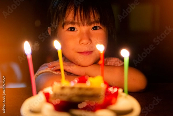 Fototapeta バースデーケーキと女の子