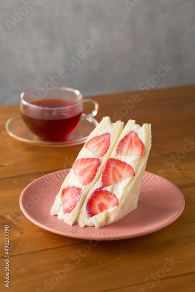 Obraz 紅茶といちごのフルーツサンド