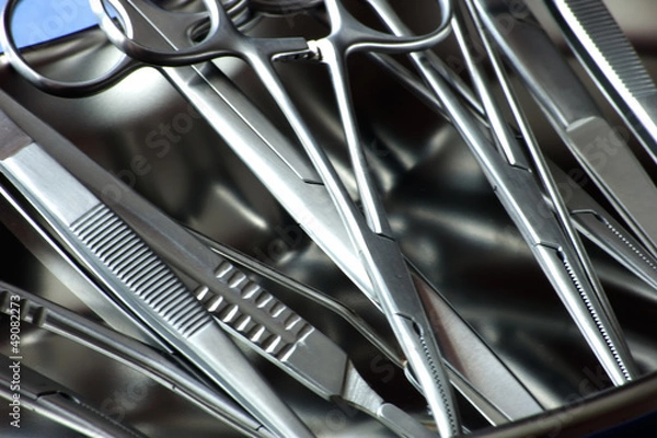 Obraz surgical instruments in kidney tray