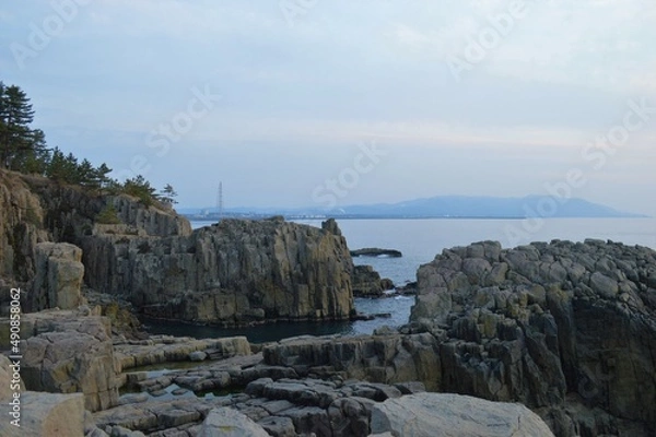 Fototapeta 海, 惰性で進む, 風景, 海, 岩, 水, 浜, 崖, 自然, 空, 岩, 海岸線, 崖, 旅行, あばたのある, サマータイム, 岸, 山, 景色, アイランズ, 入り江, 波, 砂, 観光