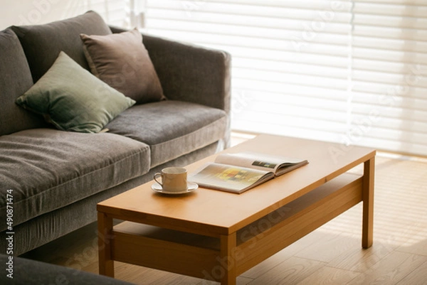 Fototapeta ソファ　テーブル　カップ　ローテーブル　自然光