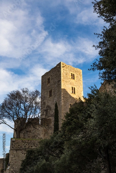 Fototapeta Vue au coucher du soleil du Château Royal de Collioure (Occitanie, France)