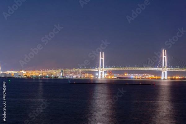Fototapeta 神奈川県横浜市西区みなとみらいの夜の都市景観