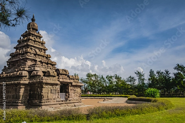 Fototapeta Shore temple built by Pallavas is UNESCO`s World Heritage Site located at Mamallapuram or Mahabalipuram in Tamil Nadu, South India. Very ancient place in the world.