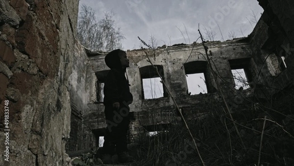 Obraz Child playing war in ruins 
