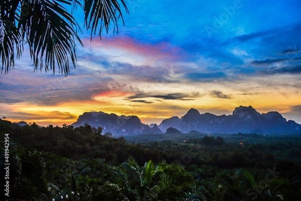 Obraz บรรยากาศยามเช้าก่อนที่ดวงอาทิตย์จะโผล่ขึ้นมาฉายแสงแรกของวันใหม่