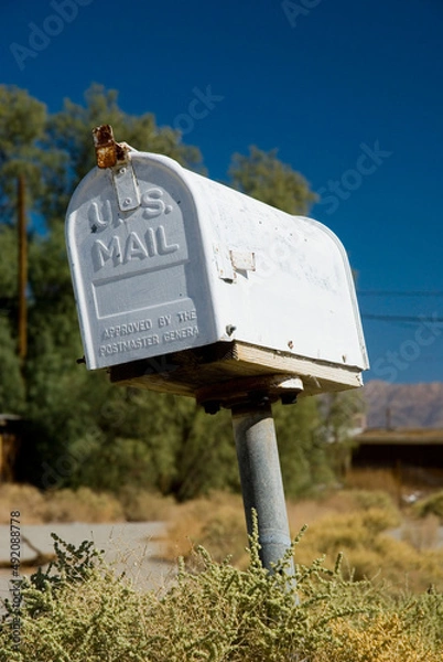 Obraz White retro metal rural mailbox with US Mail stamped in the front. 