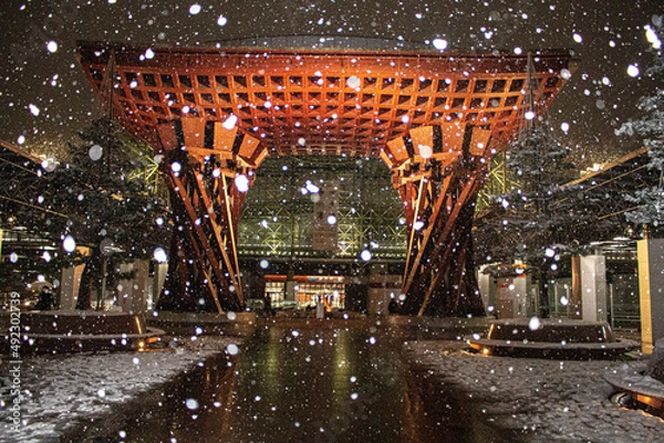 Obraz 夜の雪降る金沢駅