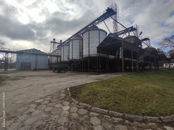 Obraz grain elevator in the countryside