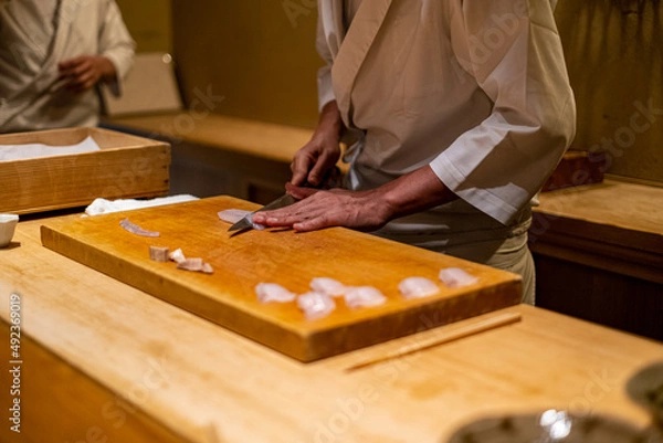 Fototapeta  お造りを用意している板前さんの手元