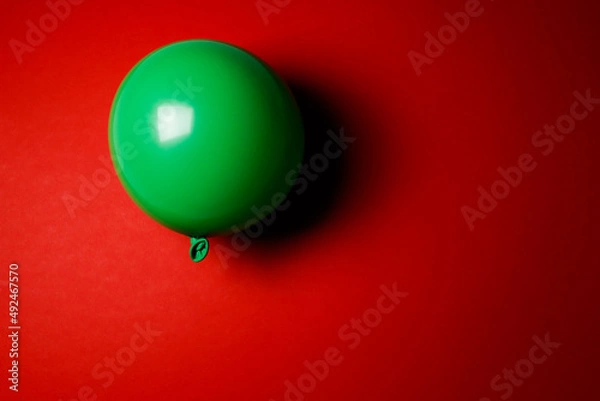 Obraz red balloon on green background