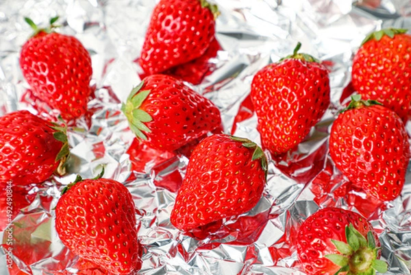 Obraz アルミの上のたくさんの苺